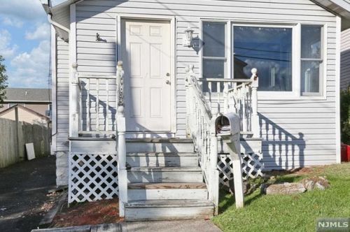 20 Erie St, Dumont, NJ 07628-3402