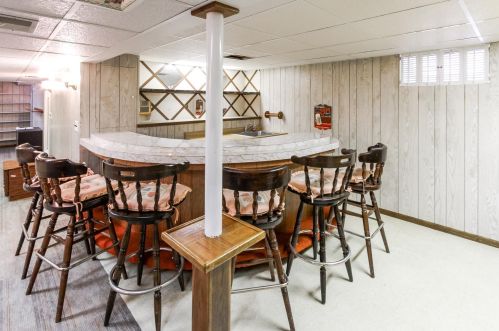 2126 Hillview Rd, Saint Paul MN  55112-1224 exterior