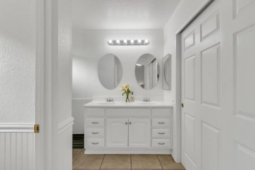 8616 Diamond Crest Ct, Elk Grove CA  95624-2848 exterior