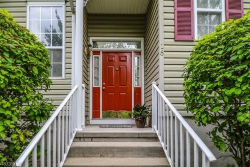 16 Chesterfield Ct, Flemington, NJ 08822-3524