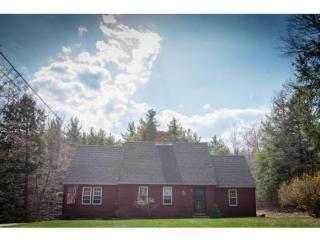 107 Irving Dr, Weare, NH 03281-5401