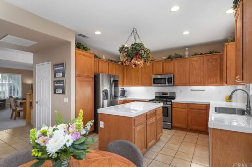 8815 Heatherwood Rd, Anaheim CA  92808-1695 exterior