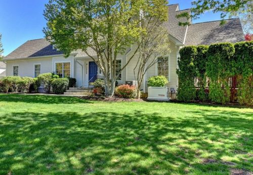 125 Sanctuary Dr, Warwick, RI 02818-2077