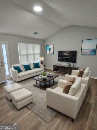 5725 Waggoner Cir, Rex, GA 30273-5224