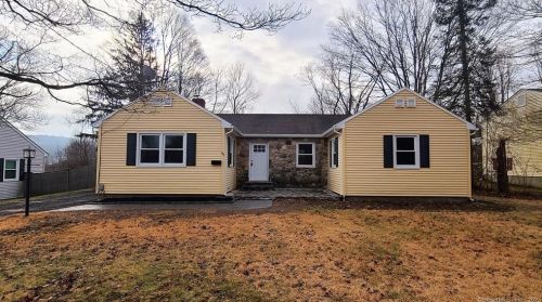 43 Wilcox Rd, Middletown CT  06457-5531 exterior