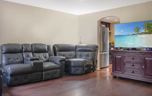 2009 Berkshire Cir, Carpentersville, IL 60110-2485