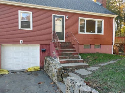 1 Woodacre Rd, Norwalk, CT 06850-1516
