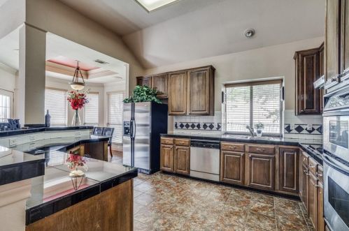 2300 Manchester Ct, Carrollton TX exterior