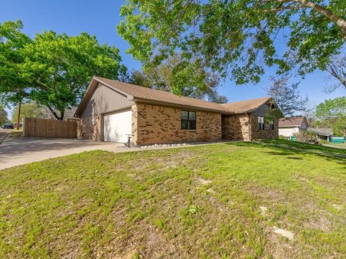 1708 Alcoa Ave, Rockdale, TX 76567-2126