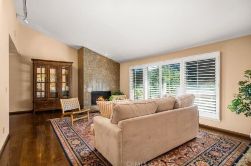 2921 Graceland Way, Glendale CA 91206-1332 exterior