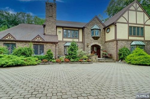 42 Woodcliff Lake Rd, Upper Saddle River, NJ 07458-3115