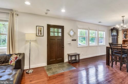 6648 Barrett Rd, Falls Church, VA 22042-4228