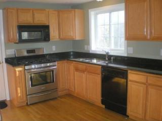 2 Swallow Ln, Nashua, NH 03063-2821