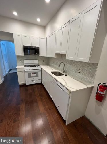 613 Front St, Camden NJ  08102-2129 exterior