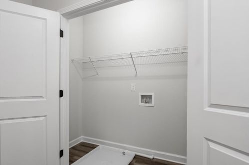 1991 Hollywood Rd, Atlanta GA  30318-1881 exterior