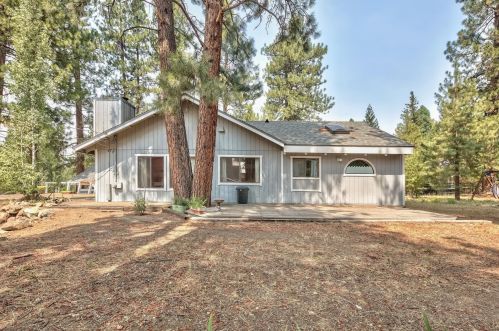 14567 Royal Way, Truckee CA  96161-1140 exterior