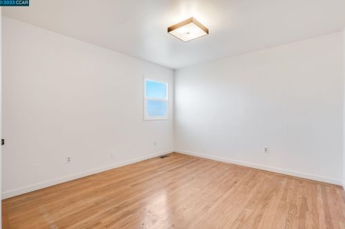 3160 D St, Hayward, CA 94541-4544