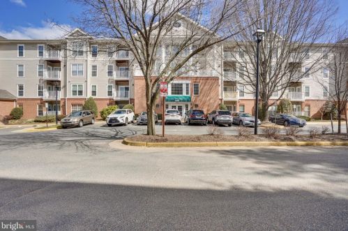 6990 Falls Reach Dr, Falls Church, VA 22043-2346