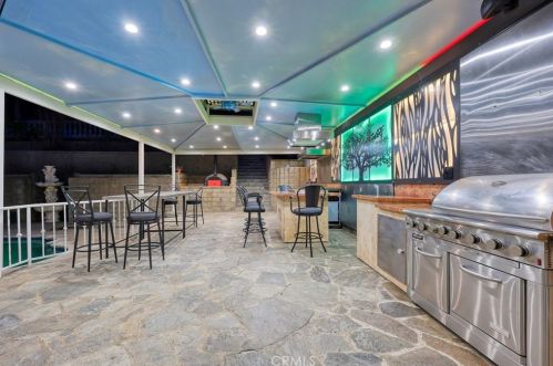 1468 Hillside Dr, Glendale CA  91208-2417 exterior