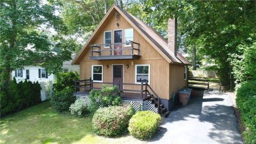 78 Edgewood Rd, Niantic, CT 06357-1917