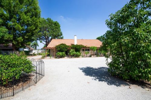16355 Rancho Escondido Dr, Riverside CA  92506-5801 exterior