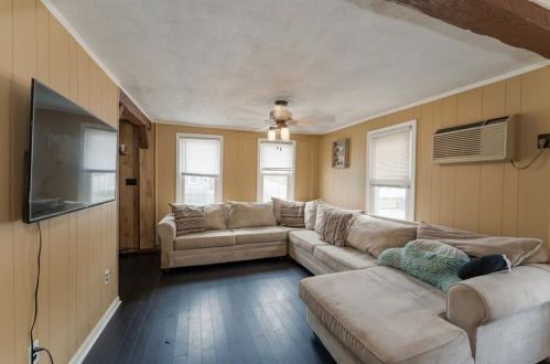 76 Main St, Coventry, RI 02816-7850