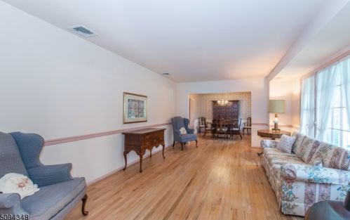 19 Briarwood St, Parsippany, NJ 07054-1403
