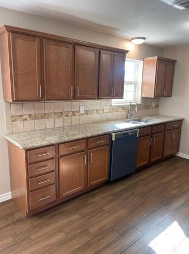 9810 Wren St, Morgans Point TX  77571-2556 exterior