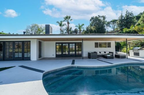 3701 Royal Woods Dr, Van Nuys CA  91403-4217 exterior