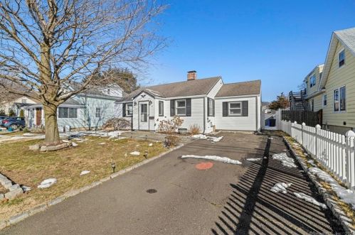6 Harris St, Norwalk CT  06850-2015 exterior