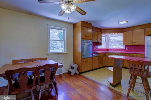 72 Village Dr, Lancaster PA  17601-3324 exterior