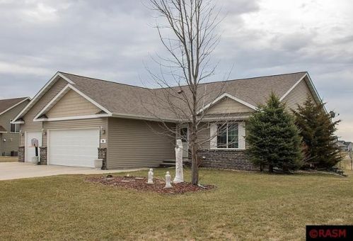 105 Sakatah Ln, Mankato, MN 56001-3072