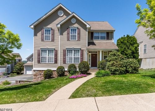 293 Winding Hill Dr, Hackettstown, NJ 07840-5696