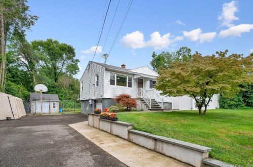 13 Frisbie Cir, Waterbury, CT 06716-2803