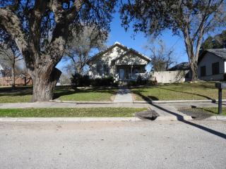 108 Kroschel St, Ezzell, TX 77964-1910
