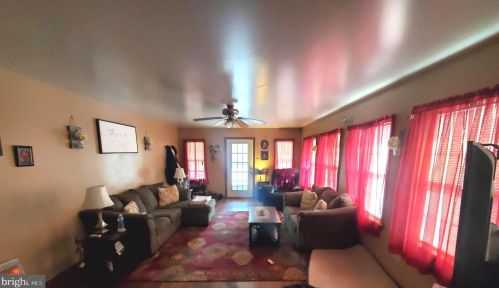 41 Beach Ln, Primrose, PA 17901-8367