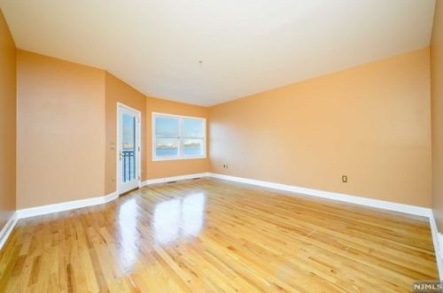 106 The Promenade, Edgewater NJ  07020-2103 exterior