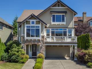 6816 Pinehurst Ave, Snoqualmie, WA 98065-9010