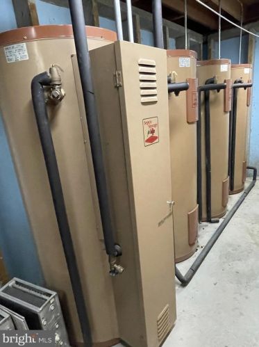 112 Bentley Ln, Lancaster PA  17603-6223 exterior