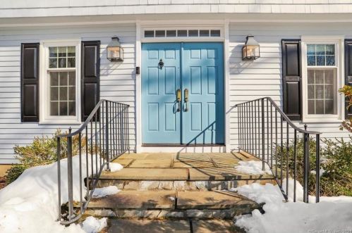 58 Pin Oak Ln, Wilton, CT 06897-1329