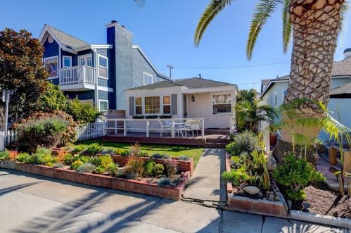 532 4th St, Manhattan Beach, CA 90266-6429
