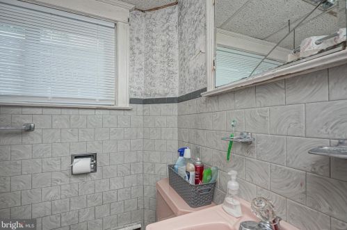 5724 Jackson St, Philadelphia PA  19148-2930 exterior