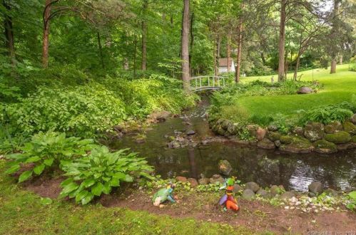 10 Sutton Pl, Cheshire CT  06410-1727 exterior