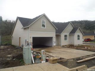 987 Sharon Ave, Roseburg, OR 97470-3829