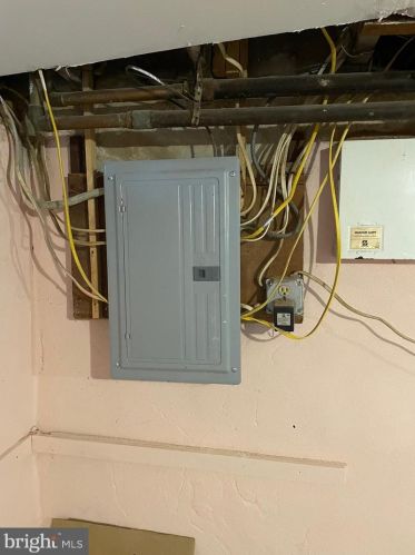 2524 61 St, Philadelphia PA 19142-3402 exterior