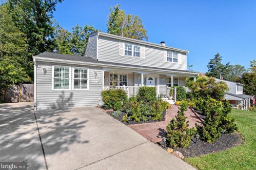 6808 Houndmaster Rd, Springfield VA  22152-2715 exterior
