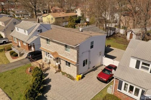 24 Spruce St, Fairview, NJ 07022-1017