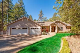 1361 Peaceful Oaks Ln, Paradise, CA 95969-6466