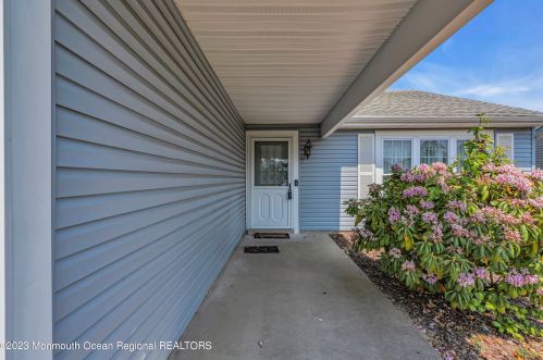 78 Dorset Rd, Lakehurst, NJ 08759-6825