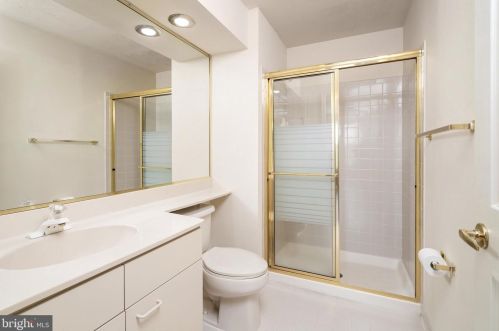 514 Eagles Chase Dr, Trenton NJ  08648-2539 exterior